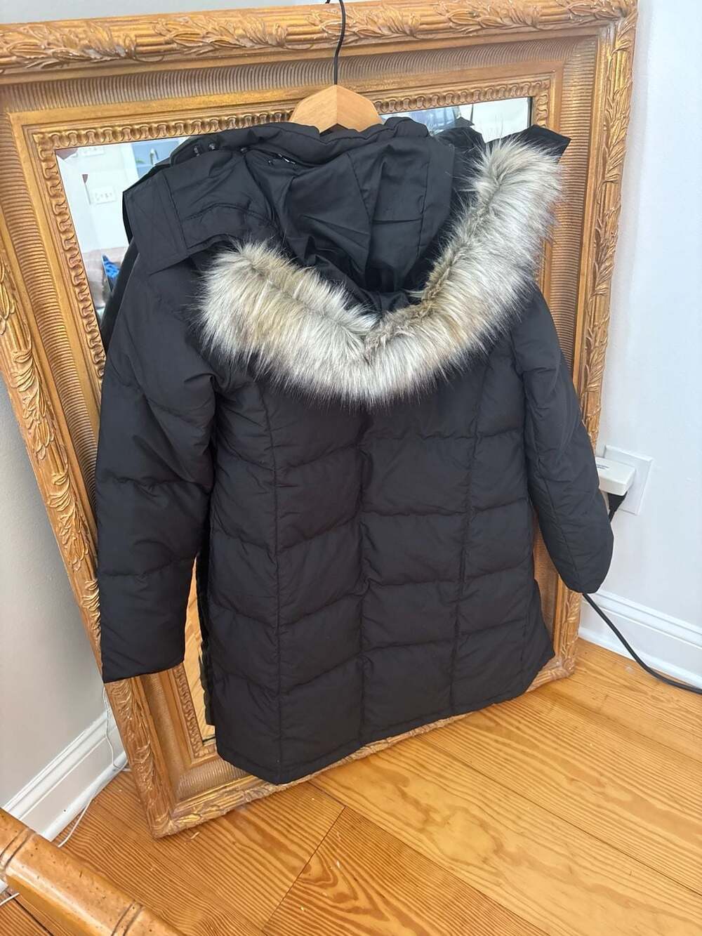 L.L.Bean Women's Ultrawarm 3/4 Down Coat with Faux-Fur Hood, Size XS, Black - Picture 5 of 8